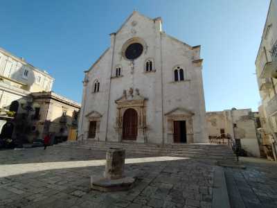 Il crodifisso � accolto da settembre a maggio nella Chiesa Matrice di Santa Maria La Porta